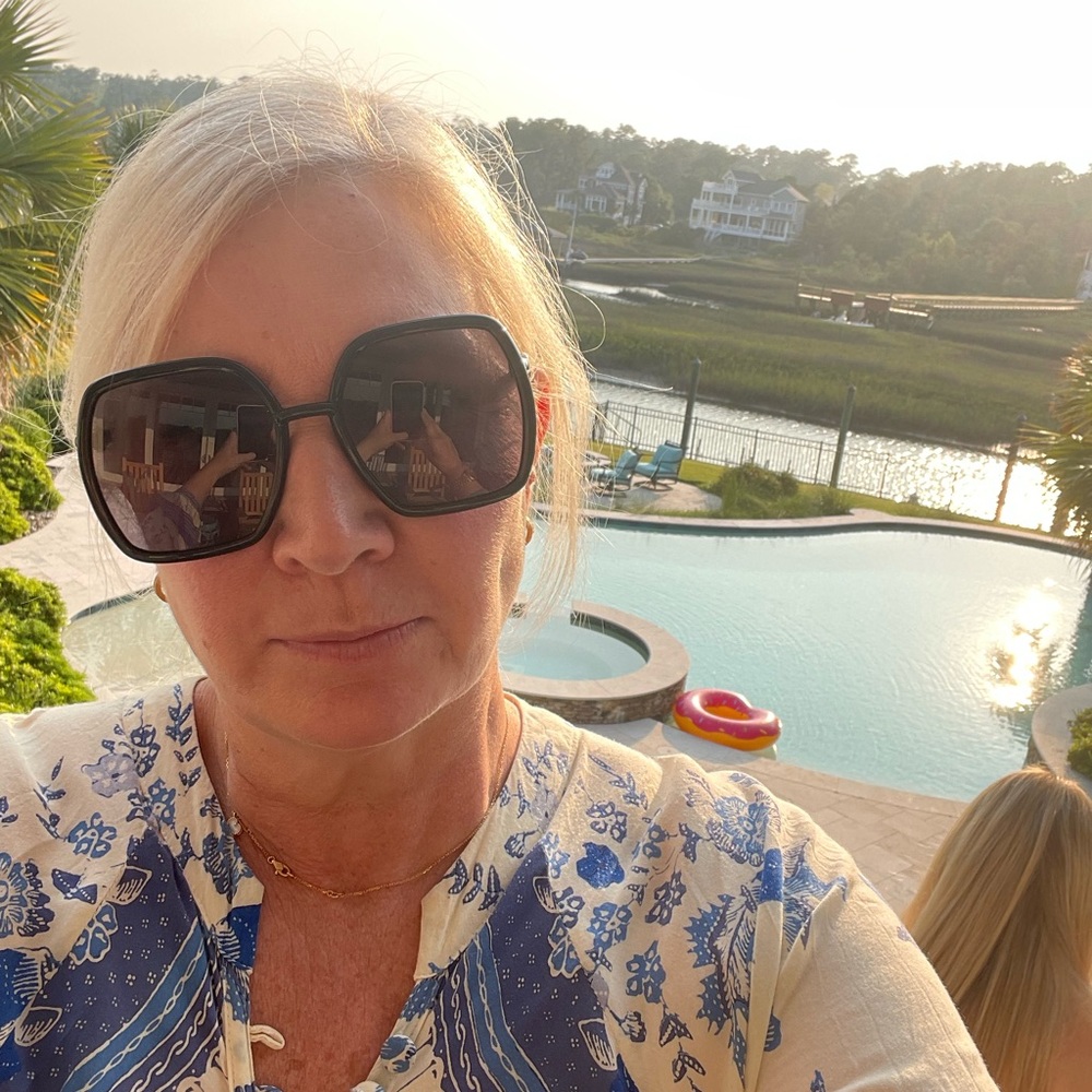 Meet your Posher, Caroline